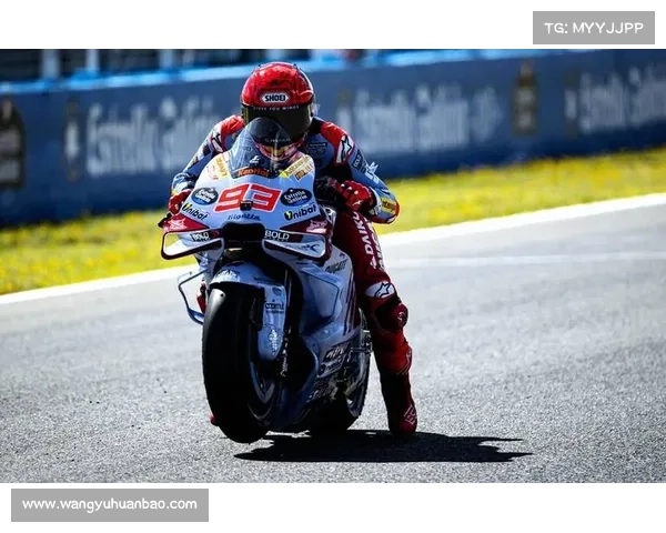 MotoGP西班牙站:罗西夺冠后,与死敌马奎斯握手言和 MotoGP西班牙站:罗西夺冠后,与死敌马奎斯握手言和